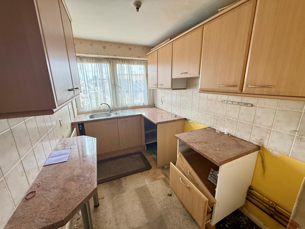 Lot: 15 - VACANT FLAT FOR IMPROVEMENT - Kitchen